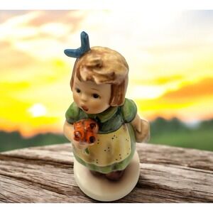 Hummel Goebel Young Girl Flowers‎ The Surprise 431 Figurine Edition 12 Vintage
